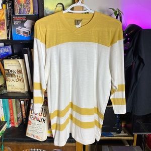 Vintage jersey style paper thin single stitch V neck size M